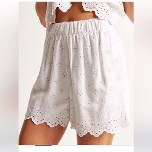 Abercrombie pull on shorts size medium